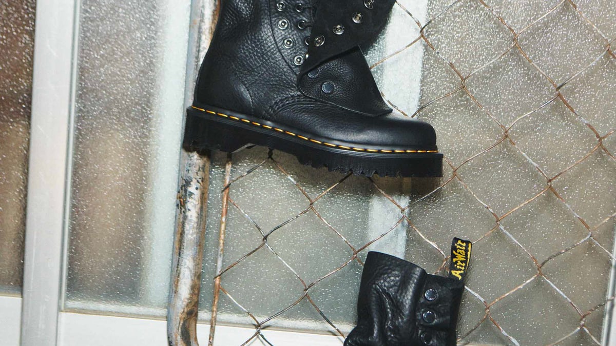 【manaaw4】リミフゥ Dr. Martens コラボ 8ホール リミ フゥがドクターマーチンとコラボ 定番の8ホールブーツを再解釈