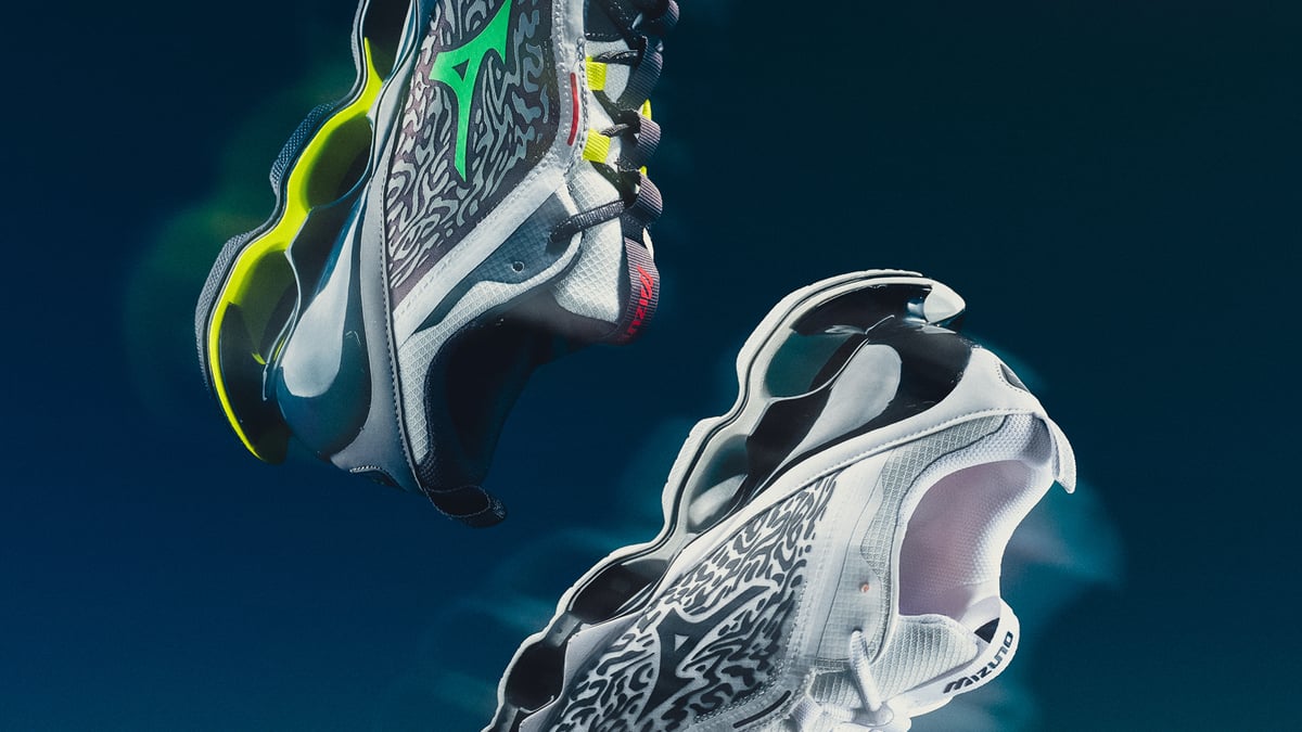 ミズノがランニングシューズを再構築した新作を発売、リミテッドカラー