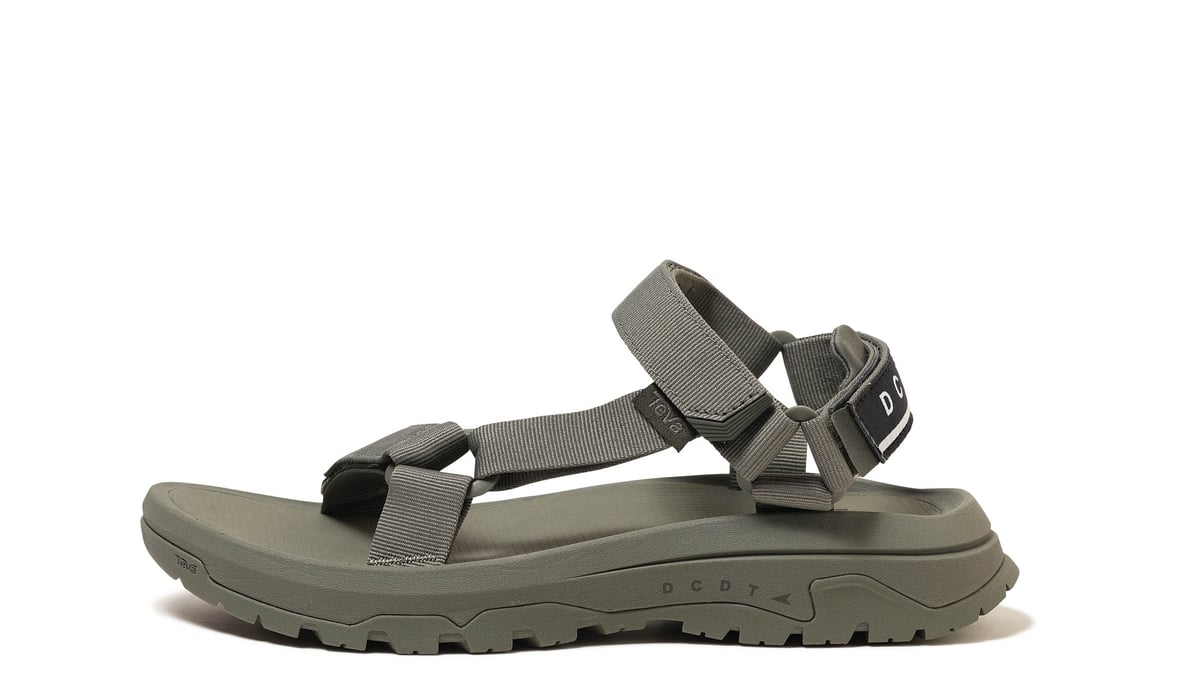 新品未使用 Descendant ディセンダント TEVA テバ サンダル テバが西山徹の「ディセンダント」と初コラボ 最新モデルをベースに