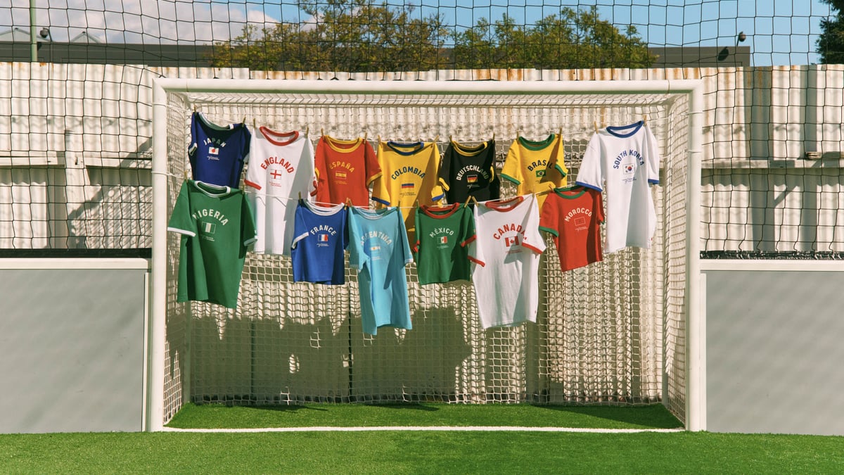 ロシアワールドカップ決勝　会場限定　日付 カード入り　Tシャツ S・M・Lサイズ リーバイスがW杯に向けたTシャツコレクションを発表 日本やアメリカの
