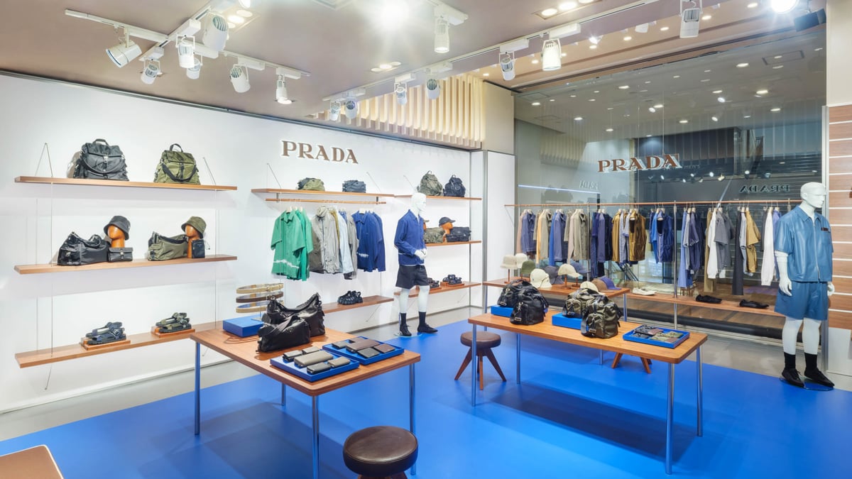 新宿伊勢丹購入 PRADAプラダ サングラス 美品 プラダが伊勢丹新宿店でポップアップ 地中海風景に着想したウェアや