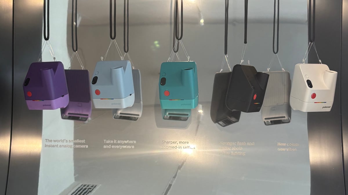 ポラロイドの世界最小インスタントカメラから新型登場 新レンズ搭載で