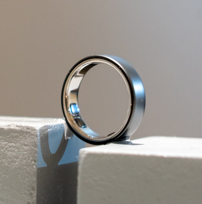スマートリング「Oura Ring 5」が日本で発売 40%小型化