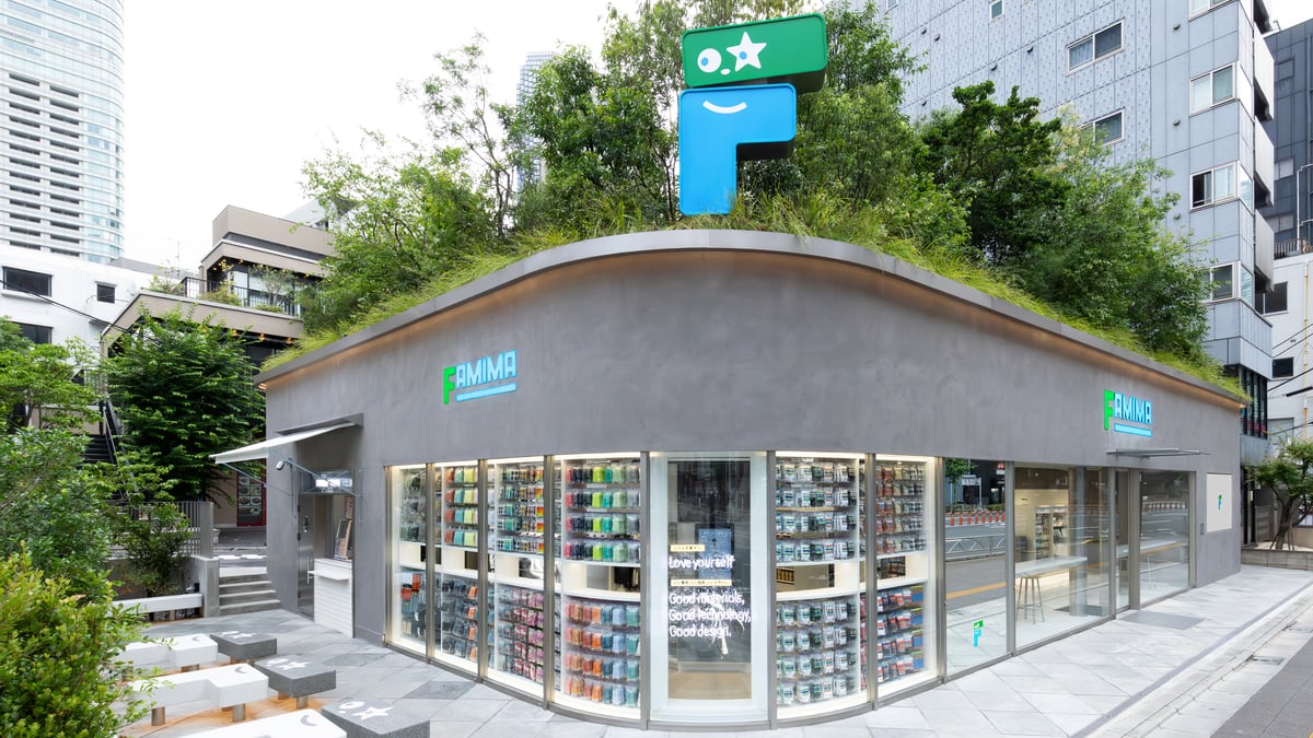ファミマが初の旗艦店「FAMIMA PARK AZABUDAI」オープン NIGO®︎が全面監修