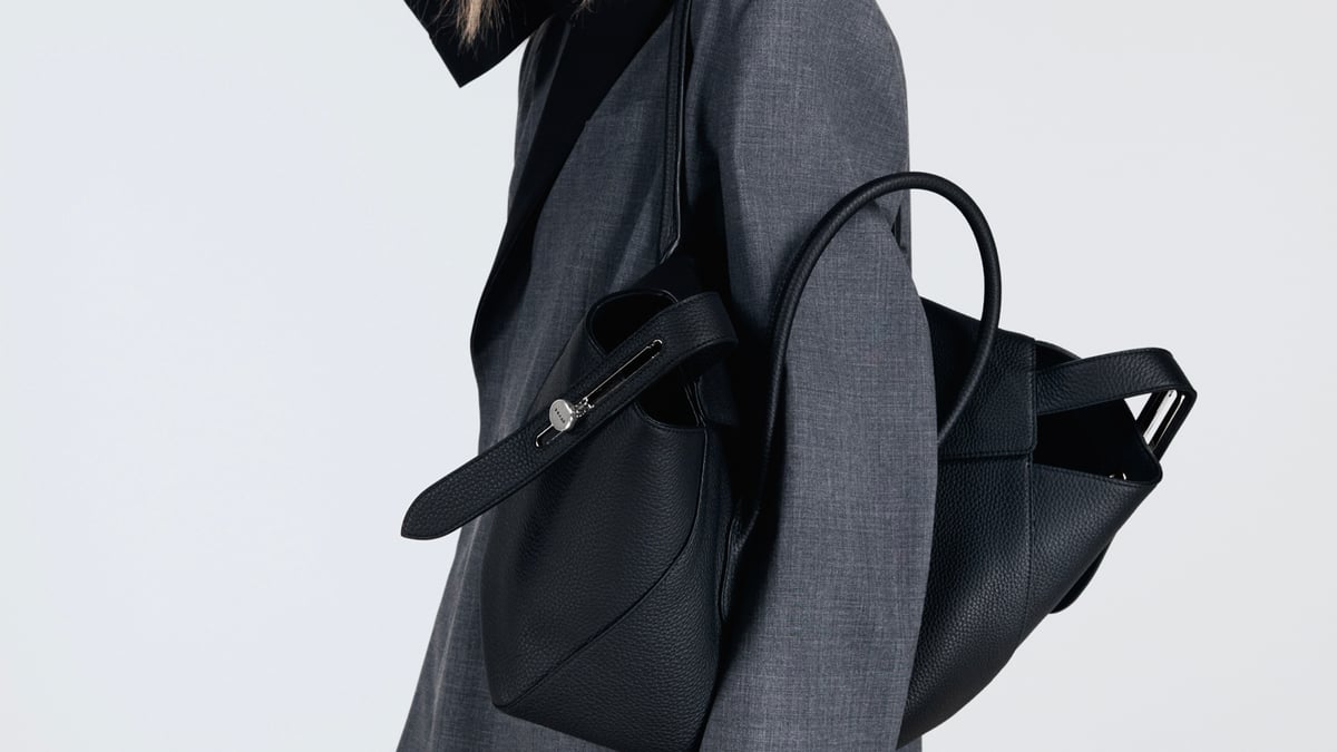 サカイが新作バッグ「Lock Bag」を発売 ブランドの新たなアイコン