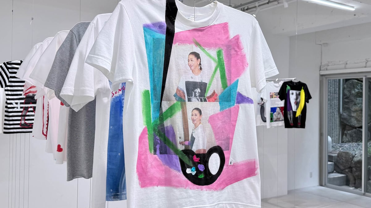 小泉今日子のツアー衣装の展覧会が開幕 “一夜限り”のアートTシャツを披露