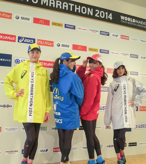 アシックス、東京マラソンに東レのエコ素材を使用したスタッフウェア提供
