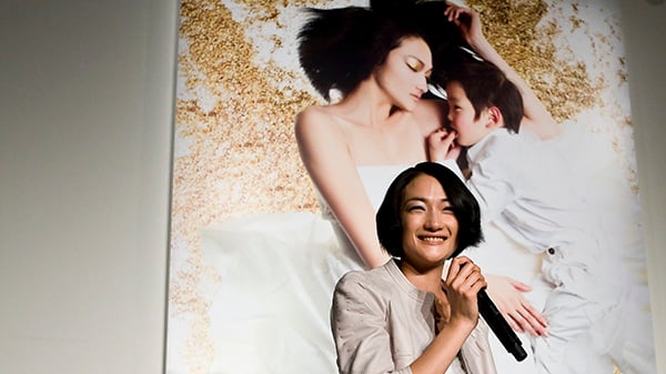 セリーヌが冨永 愛とコラボ、マザーズ・バッグ「The Ai Bag」を発売