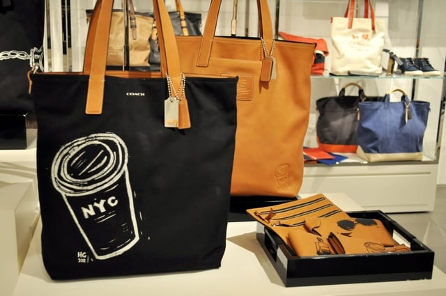 COACHメンズがアーティストと初コラボ 2012年春の新作発表