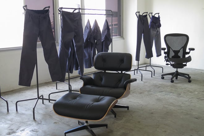 元TROVEデザイナー上出大輔が再始動 ワークチェアパンツと家具ニット発表