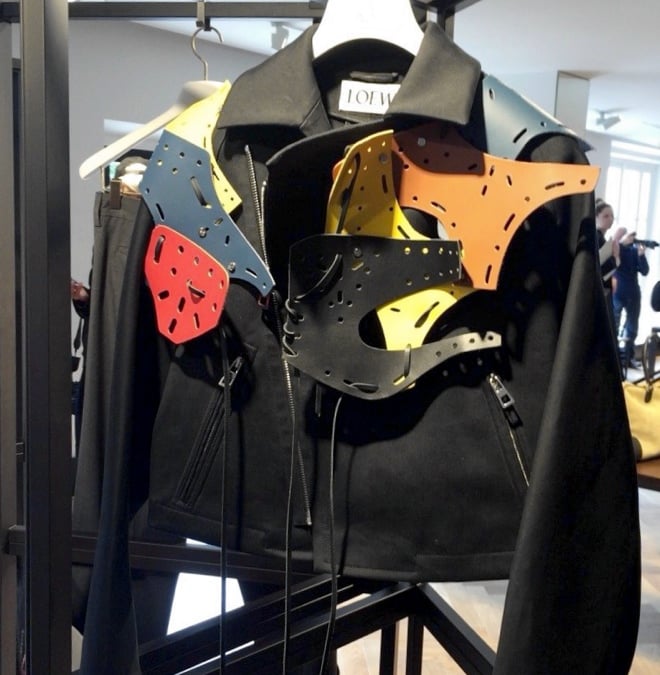 も*の様 ロエベ Loewe JW Anderson リング SS25 Loewe_Mens_SS25_Backstage_Acie