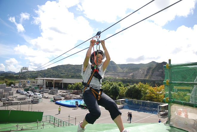 巨大アスレチック出現「東京ミッドタウン」夏限定イベントで空中散歩