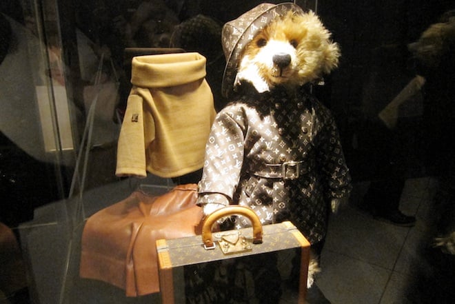 地上52階「テディベアの森」公開 世界最高額のルイ・ヴィトン仕様ベア