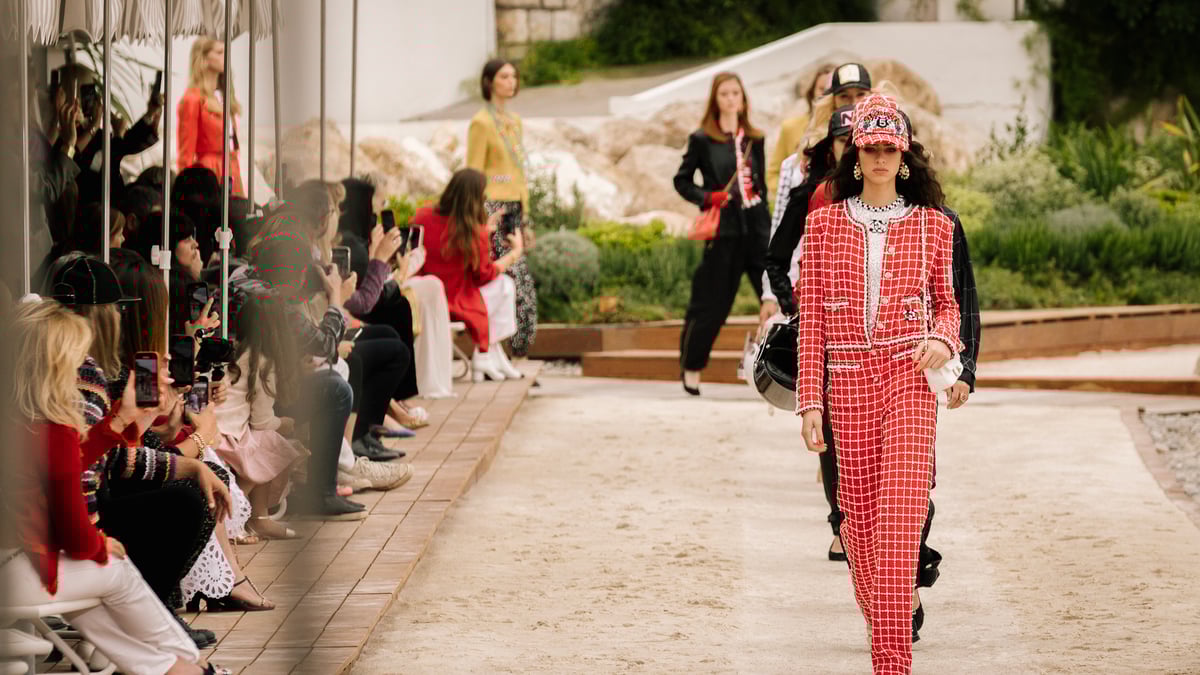 CHANEL-2022-23cruise-top-001.jpg