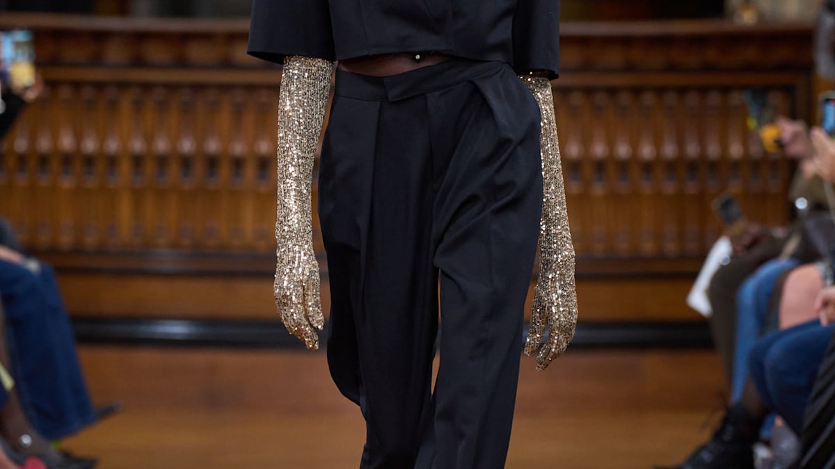 【美品】  LUTZ HUELLE / ルッツヒュエル | 2023SS | MUSE de Deuxieme Classe取り扱い CASSIA TOP ボリュームスリーブ オフショルダー トップス | 1 | ブラック | レディース 美品】 LUTZ HUELLE / ルッツヒュエル | 2023SS | MUSE de Deuxieme
