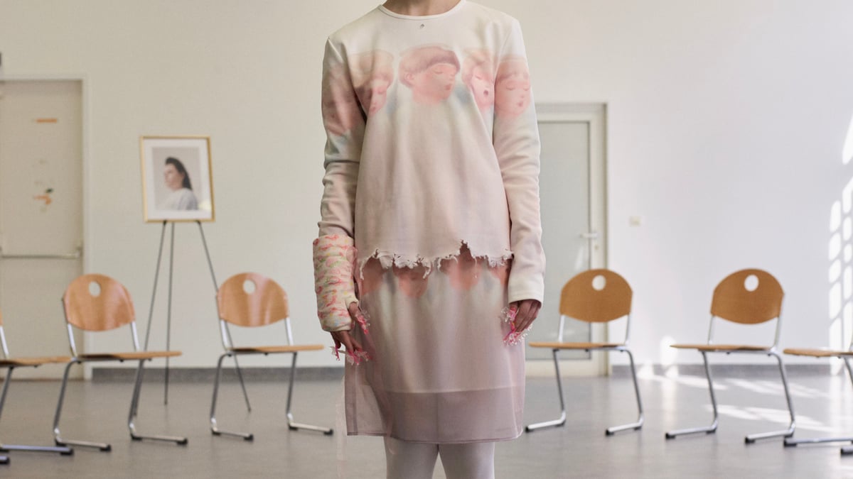 HANA☆Jenny fax  Mrs.won g Davinia V-Neck Sweater | GUESS Factory