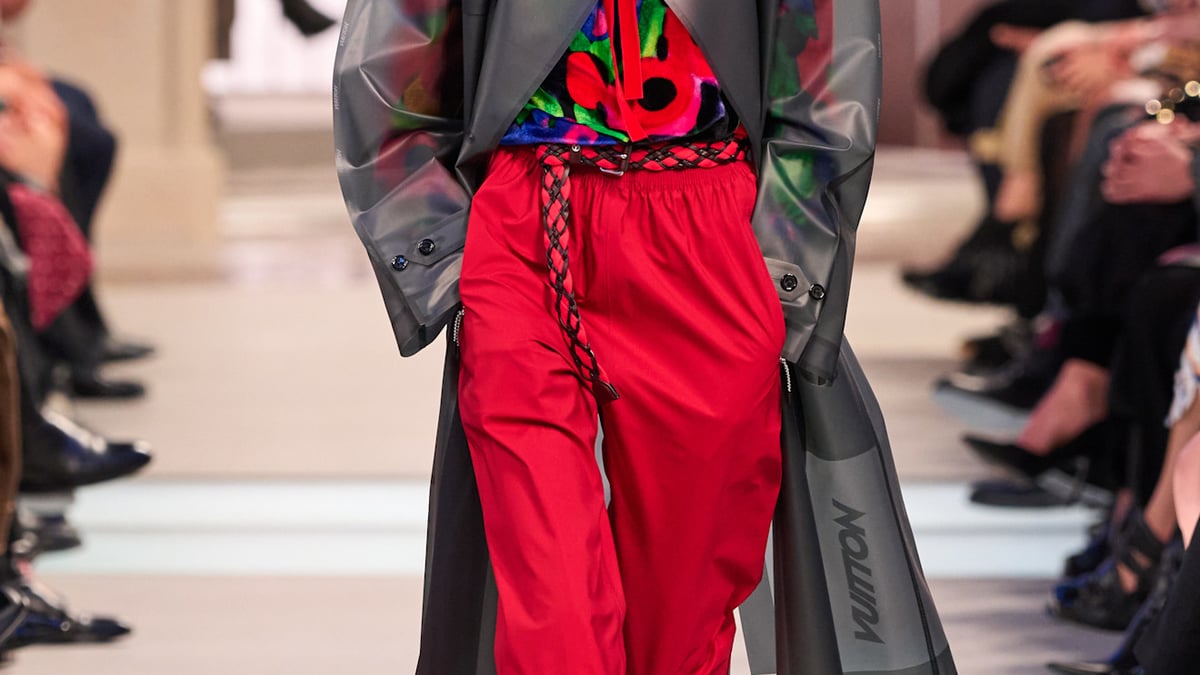 【美品】LOUIS VUITTON赤いジャケット スワロフスキー風装飾 美品】LOUIS VUITTON赤いジャケット スワロフスキー風装飾 美品