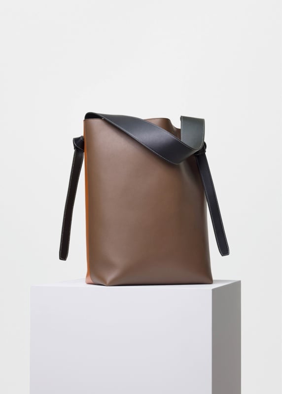 セリーヌ、シリアルナンバー入り限定「カバツイステッド」発売