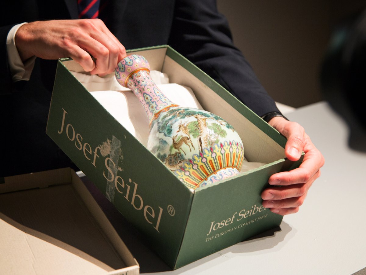 フランスの民家の屋根裏から発見、靴箱で保管されていた中国陶磁器が約