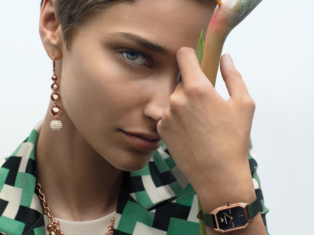 EMPORIO ARMANI　エンポリオアルマーニ　フラワーブローチ　ジュエリー エンポリオ アルマーニ ブローチ サコッシュ ピンバッチ