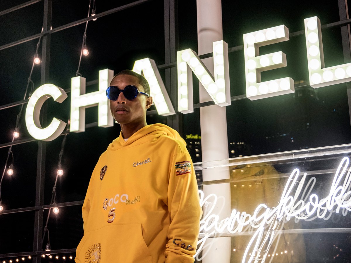 あと箱は少し傷んでますCHANEL × PHARRELL Williams シャネル ファレル ...