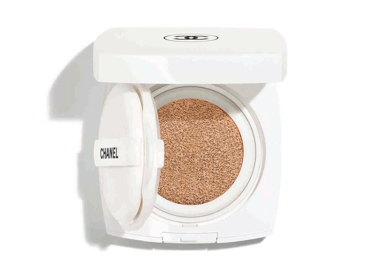 chanel-le-blanc-cushion-