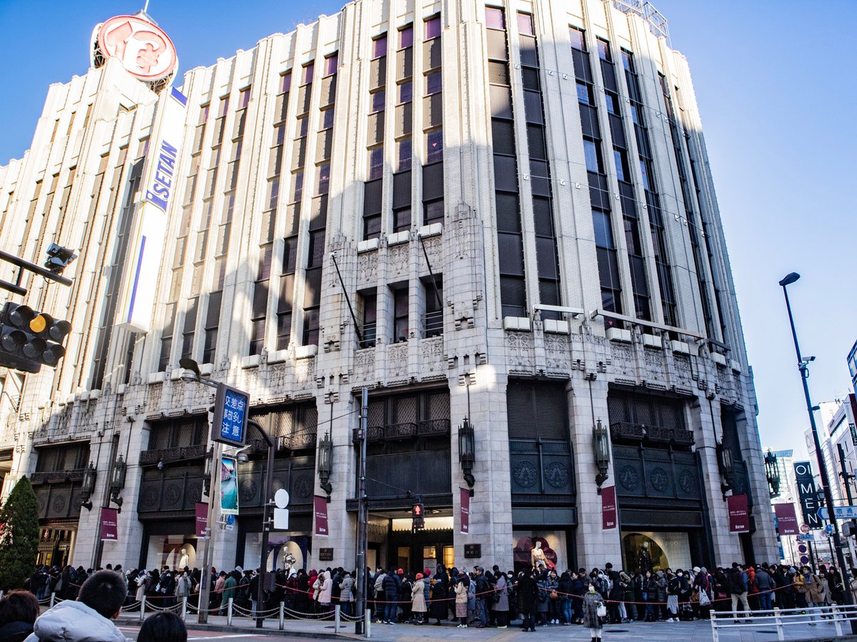 伊勢丹新宿店が7年ぶりに初売りとセールを同時開催、1万人以上の大行列に