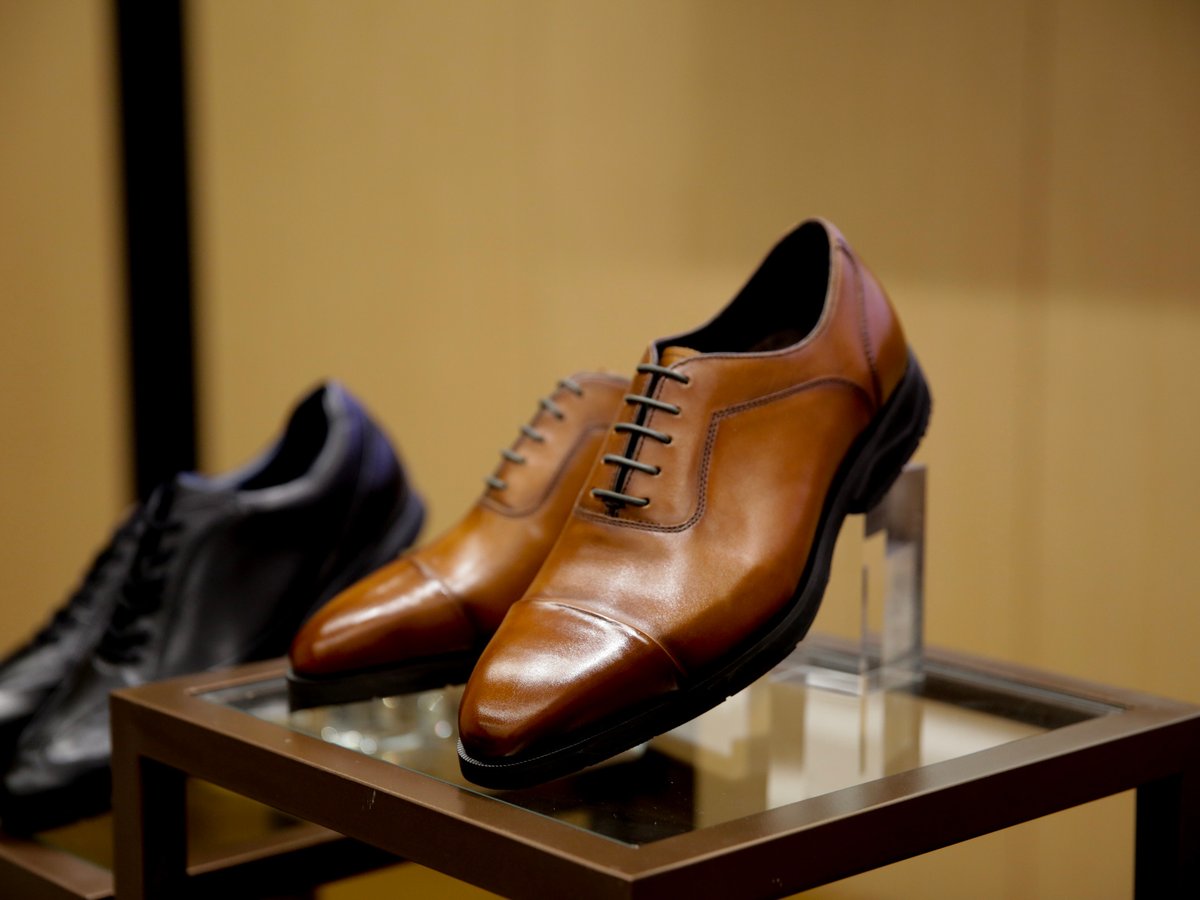 革靴のマドラスとミズノが協業、ビジネス向けウォーキングシューズなど発売
