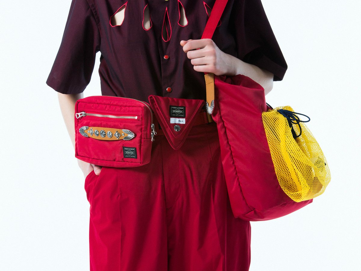 【美品】TOGA PULLA × PORTER ボディーバッグ　レッド トーガ プルラ×ポーター、ナイロンボンディング素材とメタルパーツを