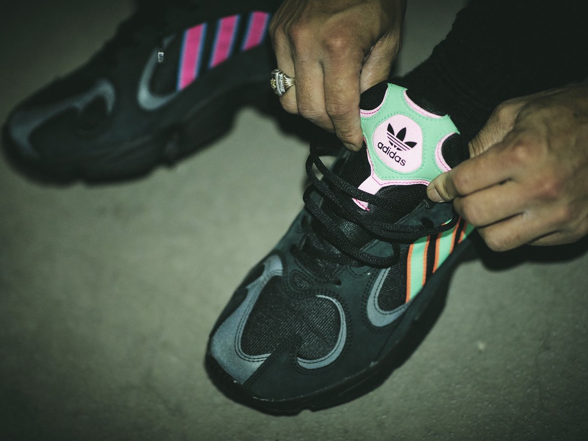 アディダス「YUNG-1」ビリーズ 5周年モデルが発売、初の音楽イベントも