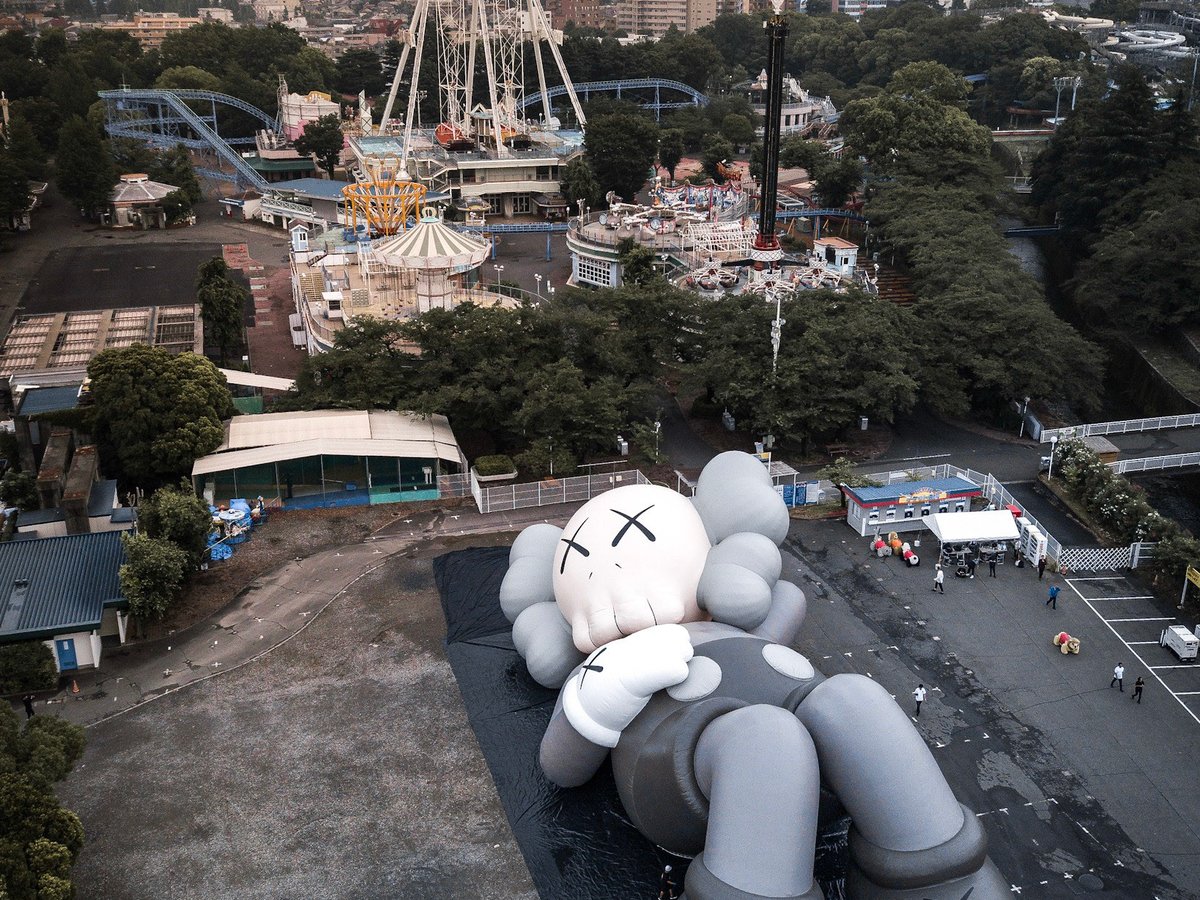 KAWS HOLIDAY JAPAN 7月18日日本限定カラー ぬいぐるみ