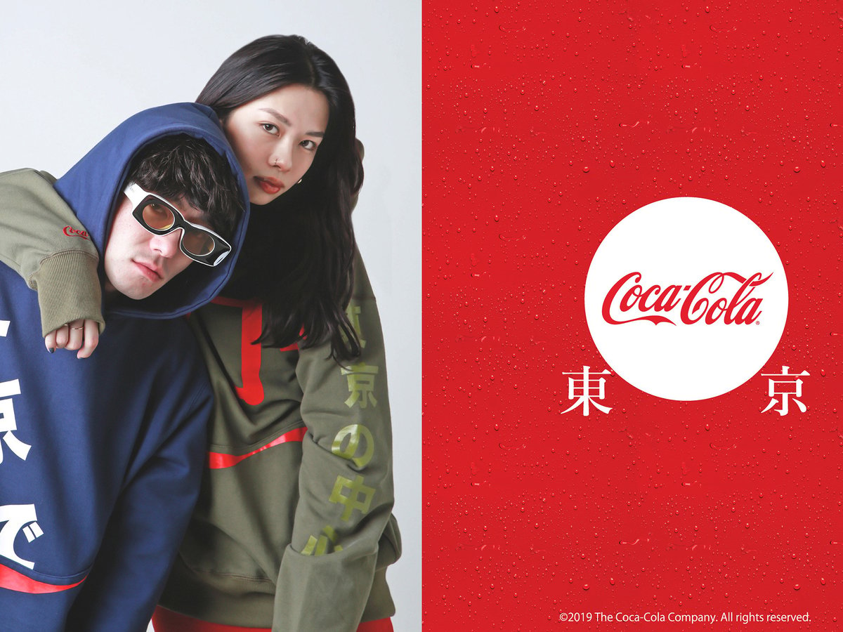コカ・コーラ」のアパレルを展開する日本初の常設店舗がプロペラ通りに