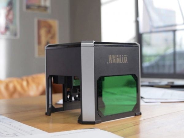 革製品やトートバッグにオリジナルデザインを彫刻、家庭用のレーザー