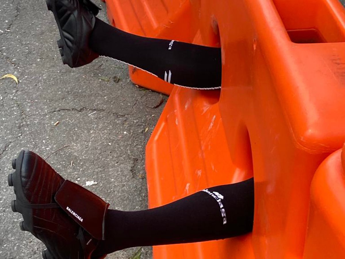 balenciaga-soccor-_001.jpg