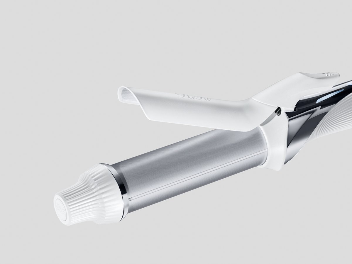 リファ」が初のカールアイロン発売、ダメージを抑えながら崩れにくい