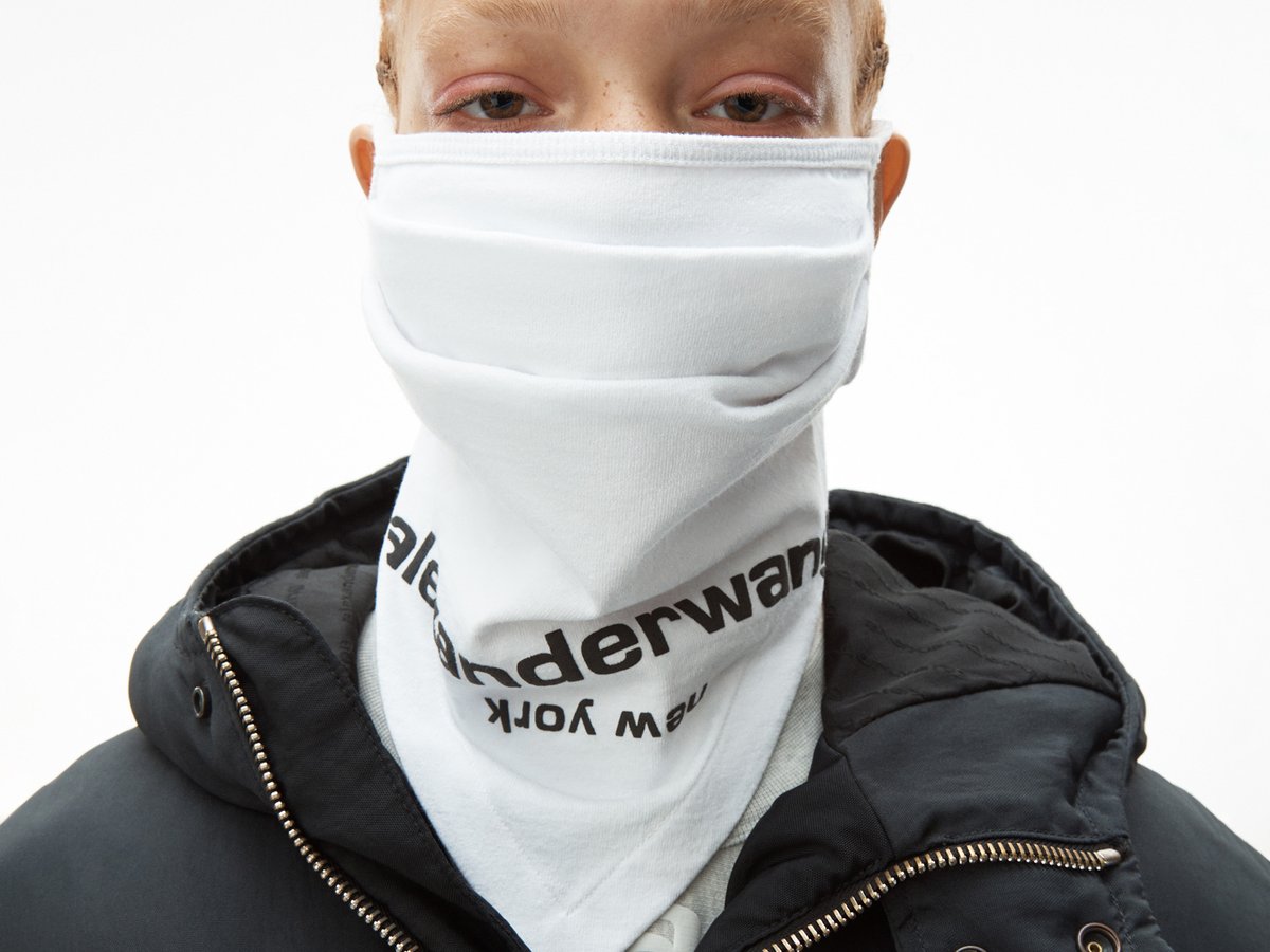 アレキサンダーワンがバンダナマスクを発売 ロゴ入りのデザイン