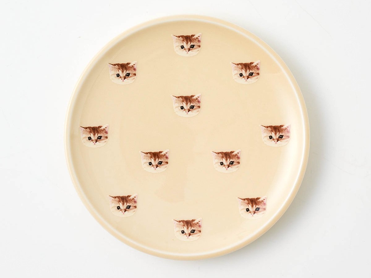 ポール＆ジョー」と有田焼がコラボ、クリエイティブディレクターの愛猫