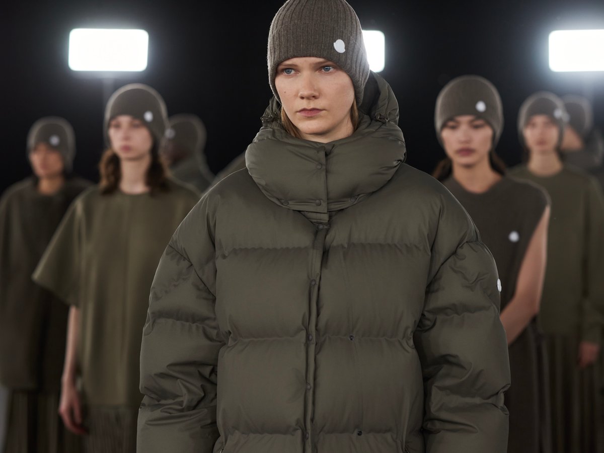 コンビニ払いできるだけ不可最終金額　MONCLER×HYKE ダウン　00