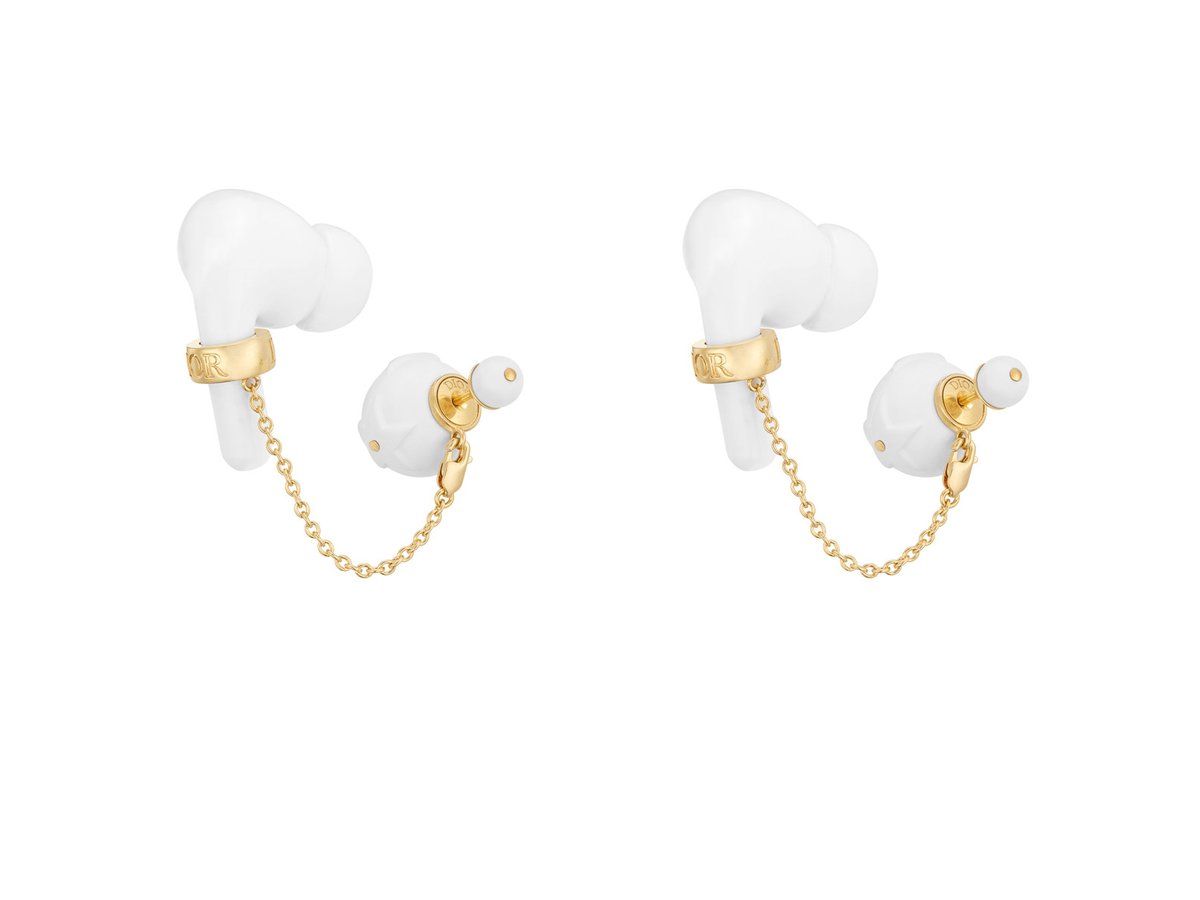 ［美品］ディオール　トライバルボール　AirPods pro CDロゴ　ピアス ディオールが“AirPodsピアス”を発売 トライバルをアレンジ Christian
