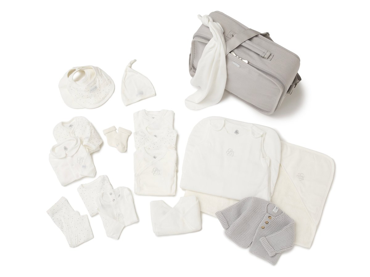 プチバトー、肌着など17アイテムがセットになった「出産準備セット」を発売