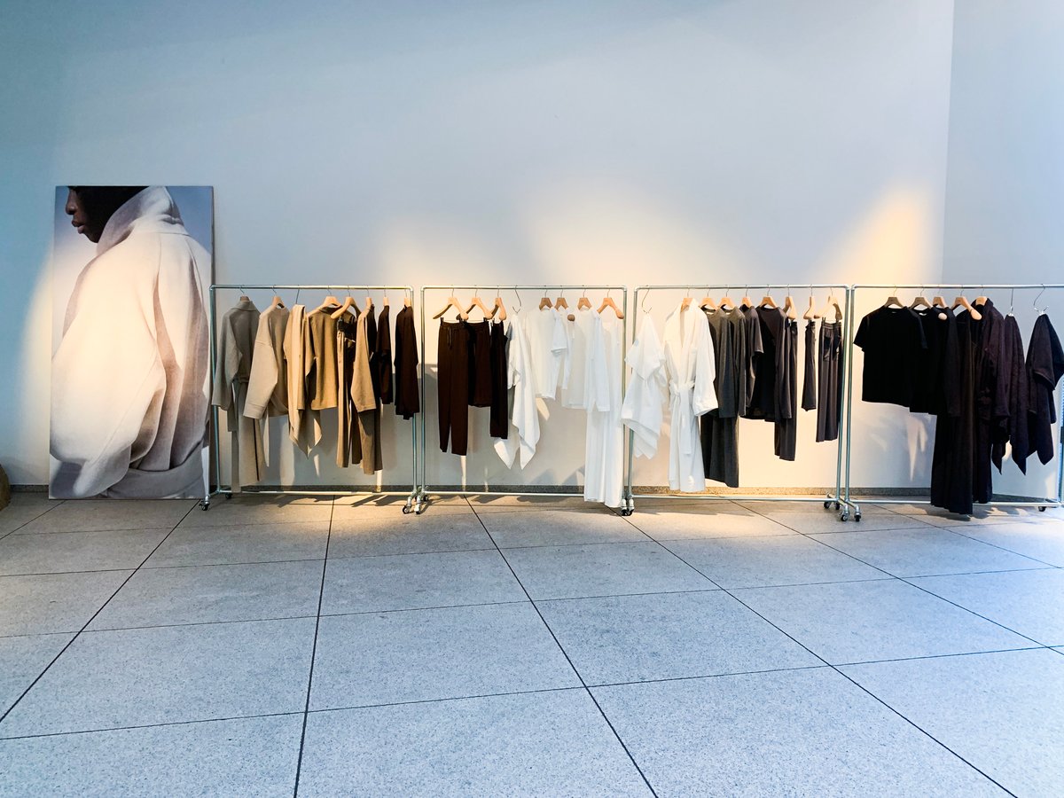 中田ハンガー|6色パンツハンガー|特注品 新宿】高級スーツの 中田ハンガー|6色パンツハンガー|特注品 新宿】高級スーツの