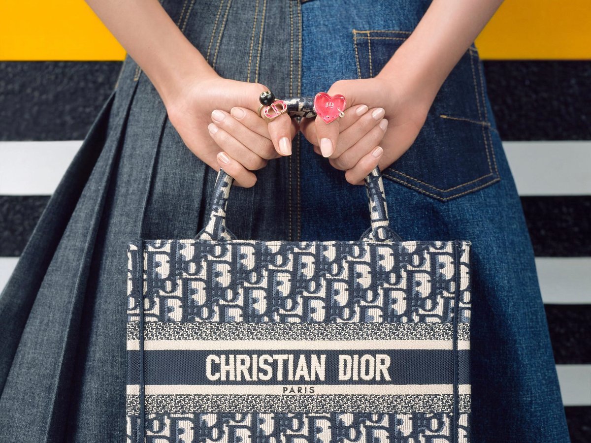 1000円のお値下げ可能ですインナーバッグ付き　Dior　ブックトート　ミディアム