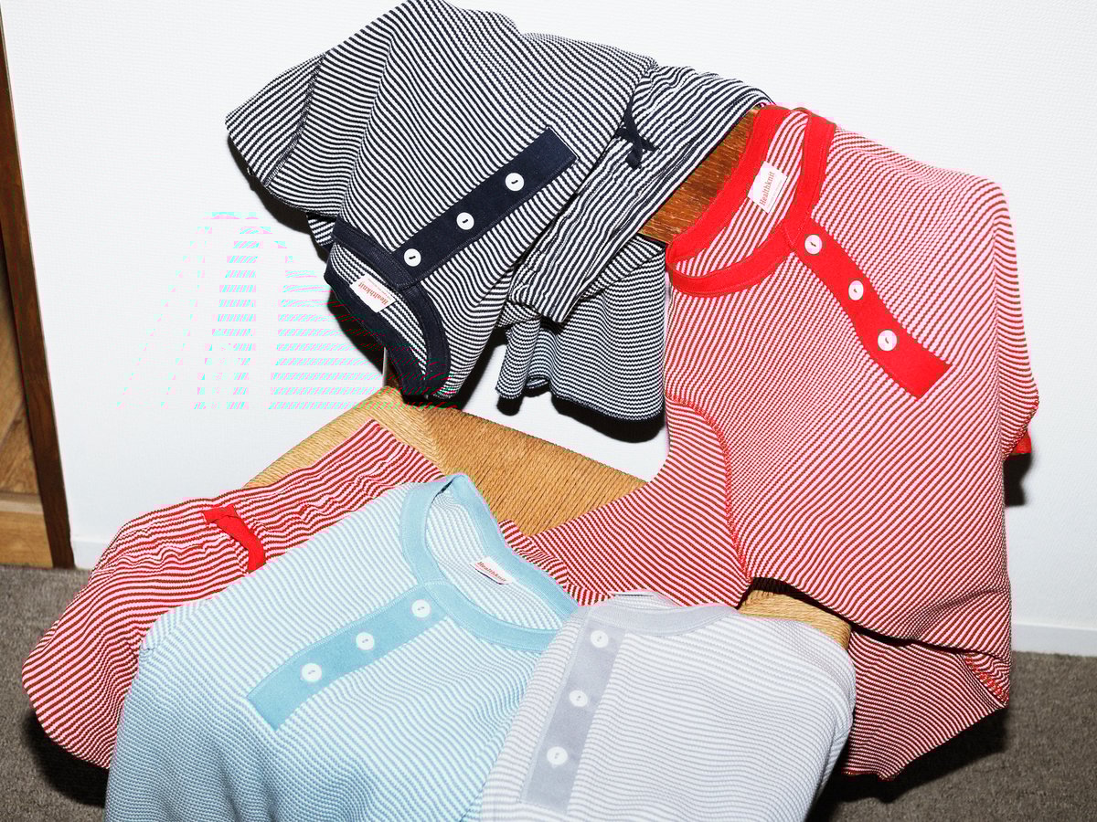 ヘルスニット」がプラザとコラボ、ボーダーのセットアップを発売