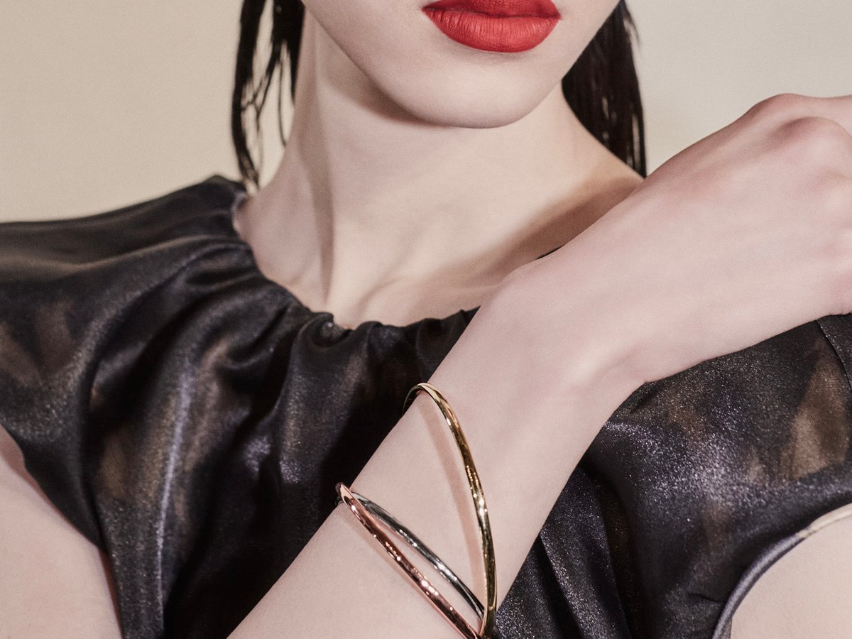 未使用 sacai カルティエ Cartier バンダナスカーフ 赤 サカイ 未使用 sacai カルティエ Cartier バンダナスカーフ 赤 サカイ