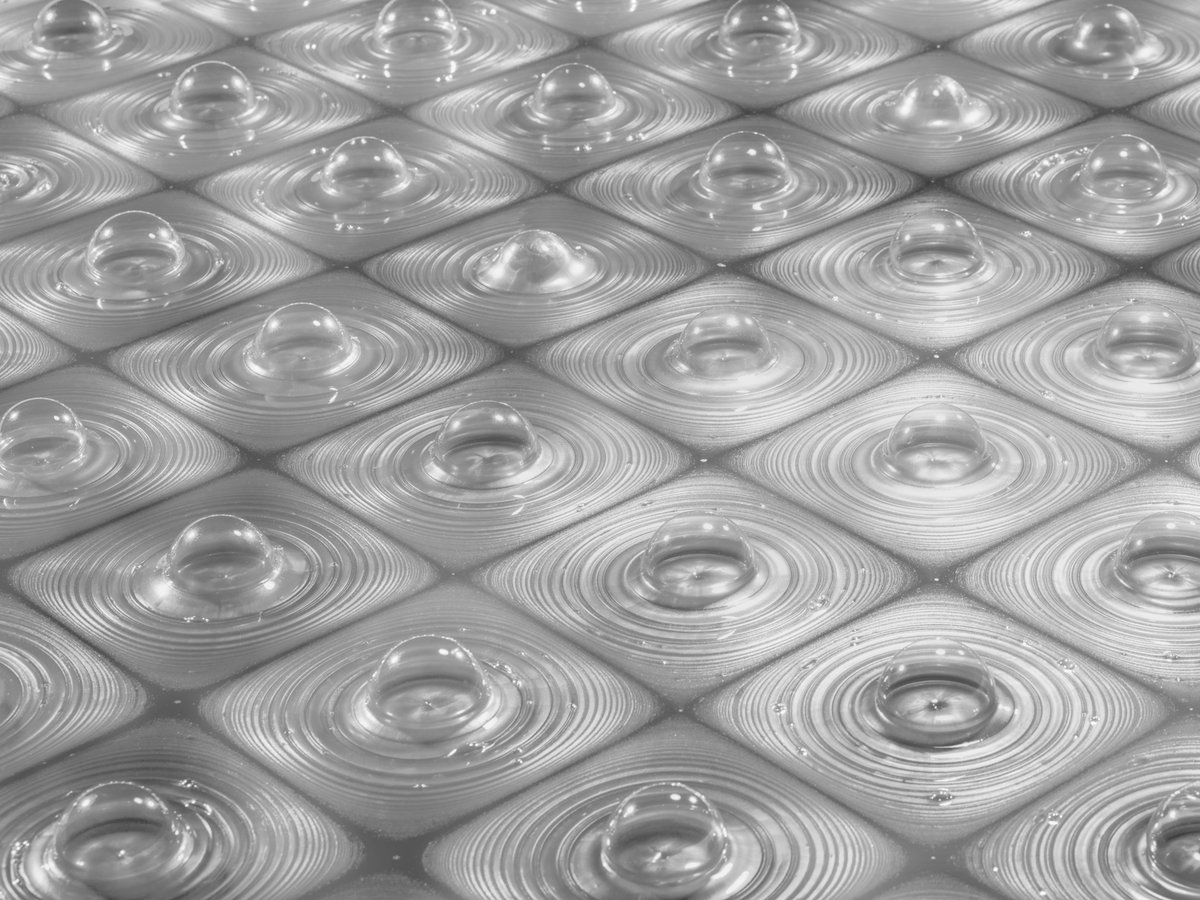 名和晃平の個展「生成する表皮」が十和田市現代美術館で開催 初期の