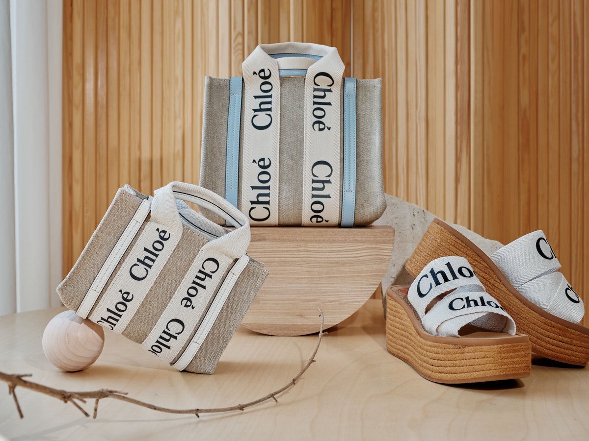 クロエ ウッディ コットンキャンバス地 ミニトートバッグ Chloé リネン製Woodyミニトートバッグ の白色 | Chloé JP