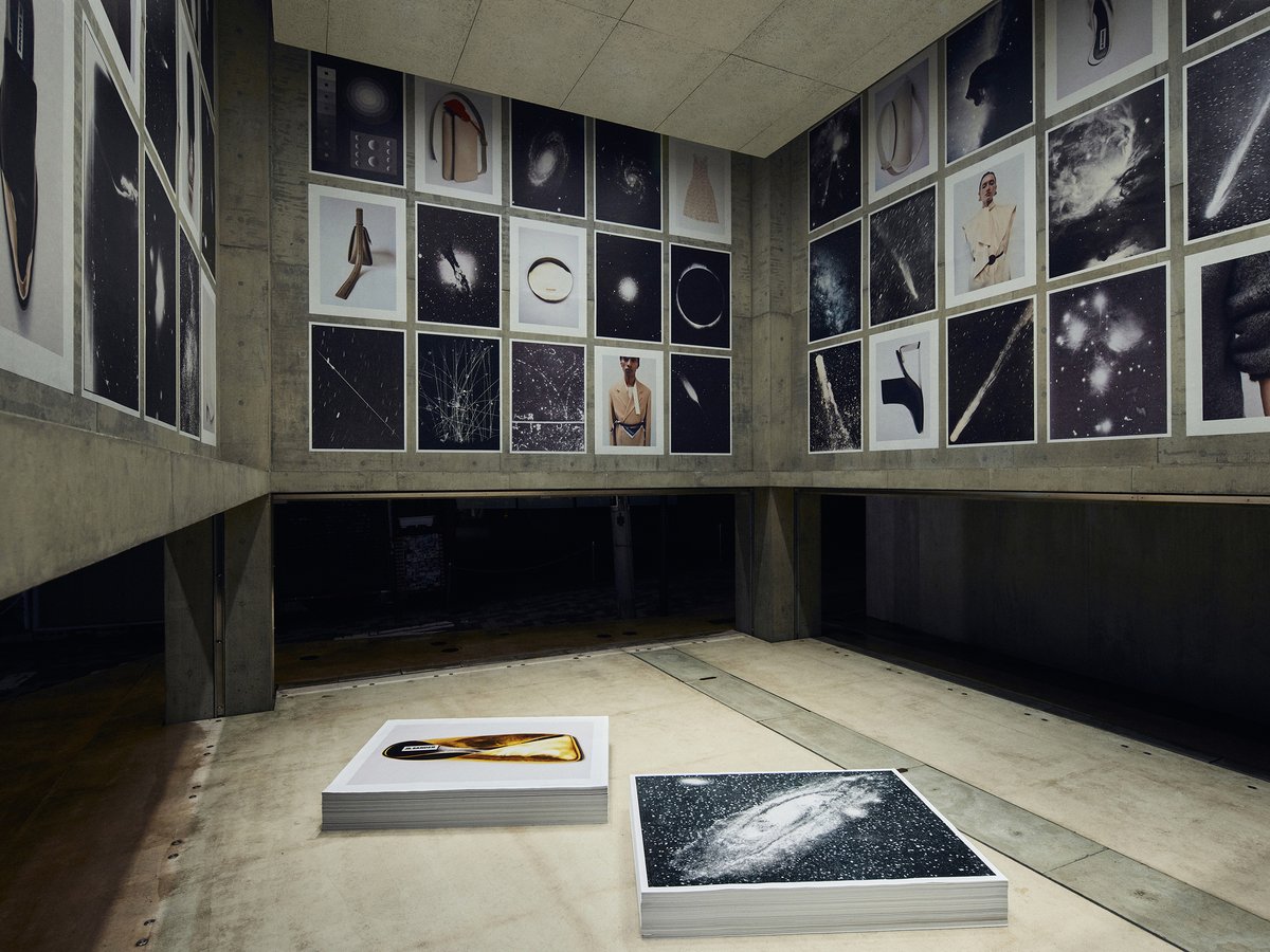 限定版ポスターも無料配布 「ジル サンダー」のインスタレーションが