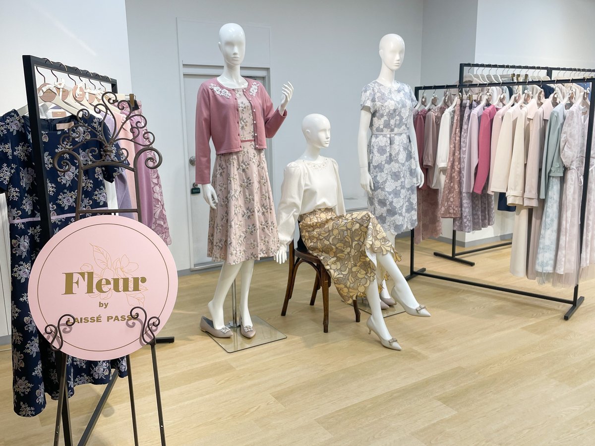 LAISSE PASSE - レッセパッセフォーマル礼服 王道フェミニン「レッセ・パッセ」婚活服需要で好調 “お呼ばれ服”でも