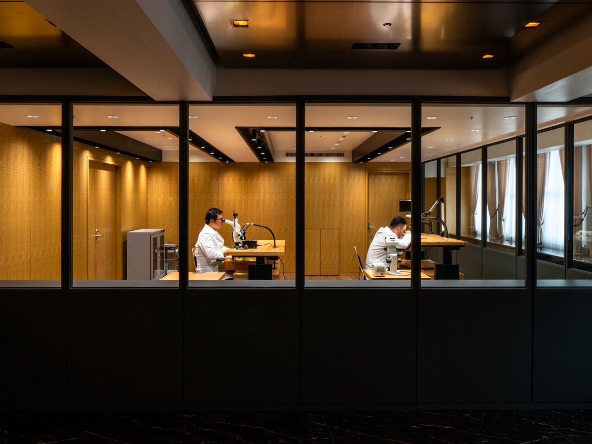 真如苑立教50年教主傘寿誕生祭記念 『銀座高級デパート和光（セイコーハウス）製』 真如苑立教50年教主傘寿誕生祭記念 『銀座高級デパート和光