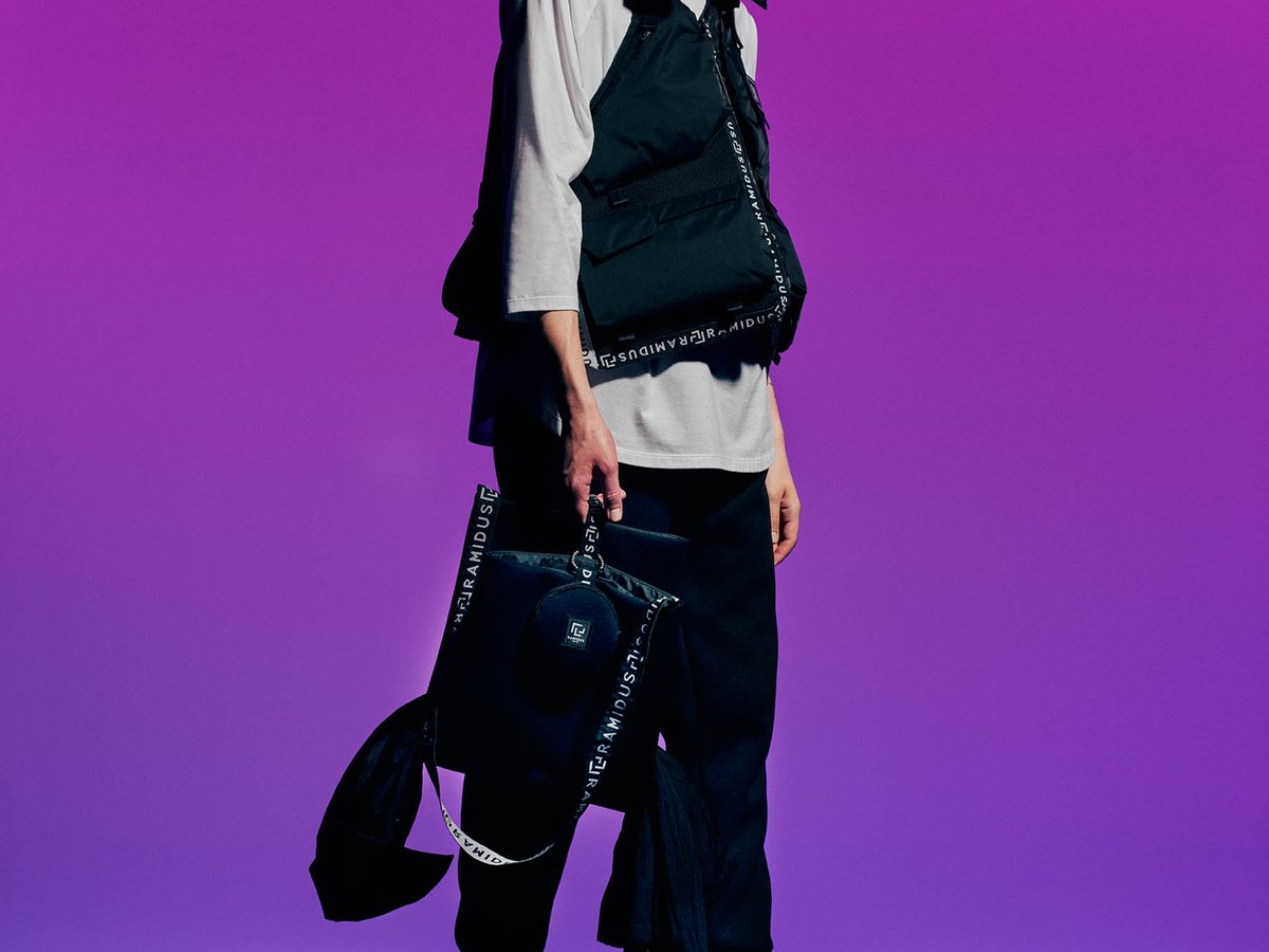 フミト ガンリュウがラミダスと初コラボ “着るバッグ”や変形バッグが登場